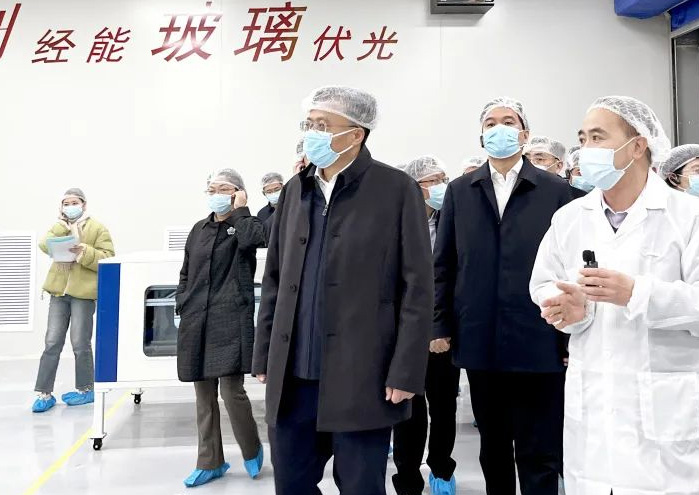 省市辅导走进月搏集团光伏调研异质结电池智能出产车间